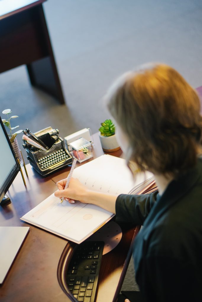 Learn the first steps to build your relocation policy.
